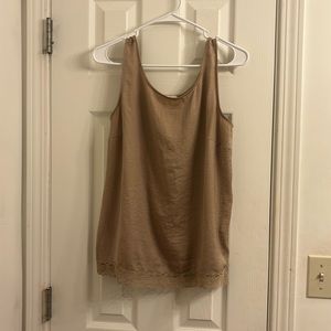 Chicos womens Beige silky tank size 1 lace trimmed bottom EUC